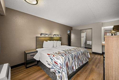 Red Roof Inn Detroit - Royal Oak/Madison Heights - image 6