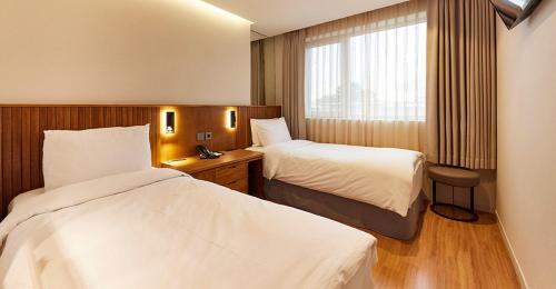 Special Offer - Superior Twin Room with Early Check-in at 12:00pm and Amenity Kit