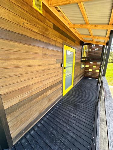 Ocean Breeze Tiny House - Ocean and Lake View in Mallacoota