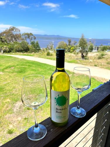 Ocean Breeze Tiny House - Ocean and Lake View in Mallacoota