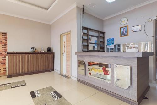Lobby, Urbanview Hotel Anggrek Puncak by RedDoorz near Cipanas Factory Outlet