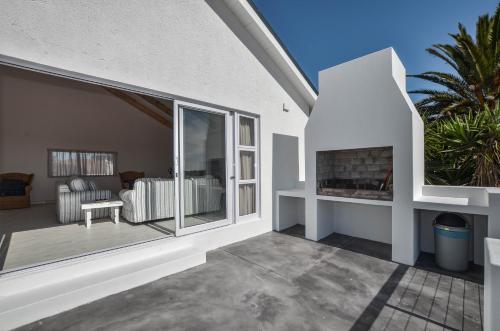 Facilities, 9 on Dolfyn in Yzerfontein