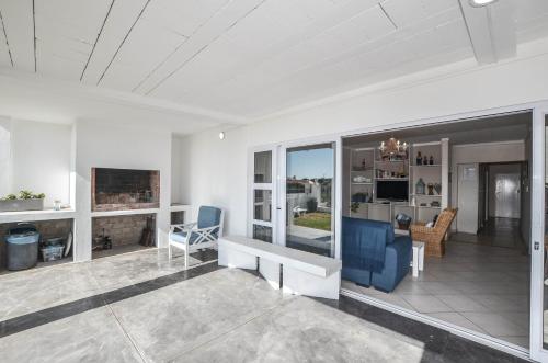 Facilities, 9 on Dolfyn in Yzerfontein