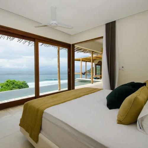 Kini Resort - Oceanfront Bamboo Eco Lodges in Sekongkang Bawah