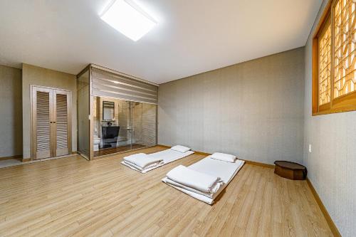 Korean Ondol Room