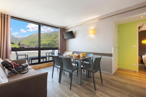 One-Bedroom Apartment (6 Adults)