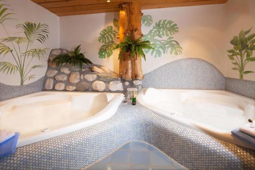 Hot tub, Hotel-Gasthof Nutzkaser in Am Gseng
