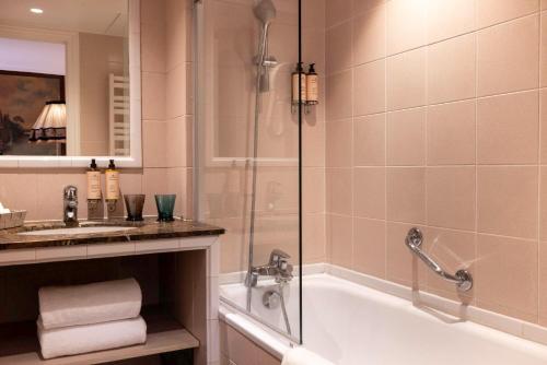 room detail thumbnail 2