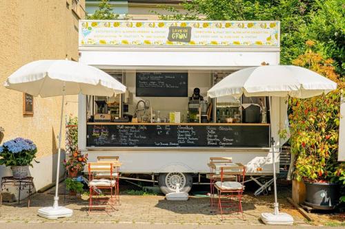 Stylish Garden-Gem by Lake: Pet-Friendly & Central, Zurich (photo 8)