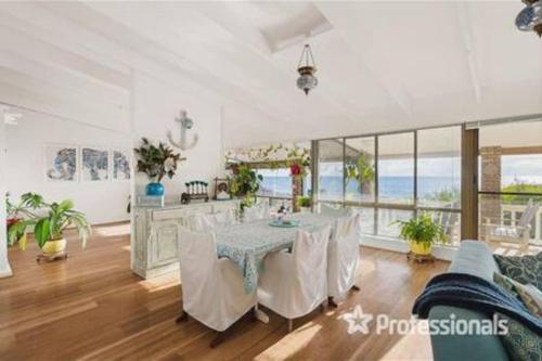 Beachfront Mansion by Peppy Beach Retreats®, Capel (fotografie 6)
