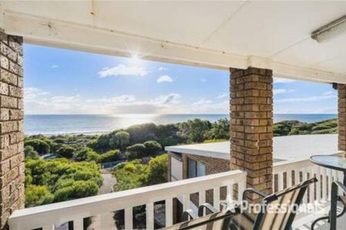 Beachfront Mansion by Peppy Beach Retreats®, Capel (fotografie 7)