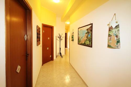  Appartamento con Cortile Privato in Santo Stefano di Camastra