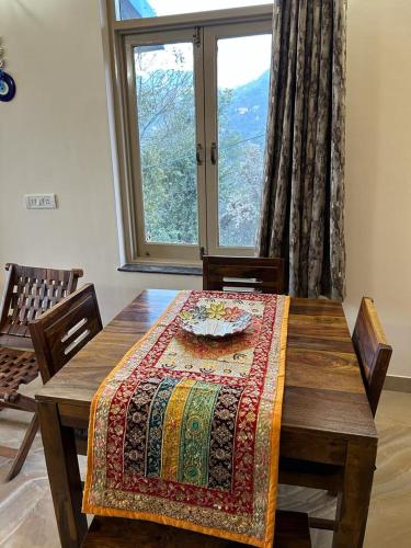 Idyllic Private Cottage w/King Bed + Mountain view