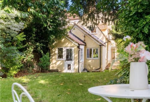 Historical and Quirky Home - Accommodation - Braintree