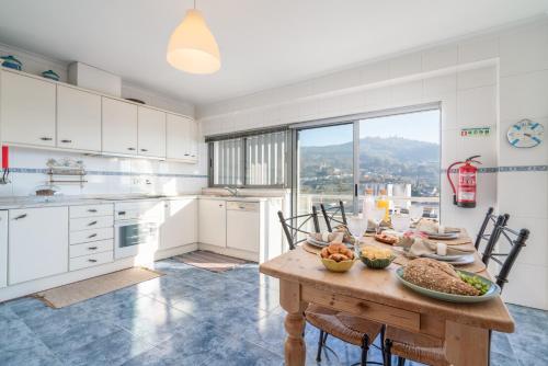 Kitchen, Host Wise - Homely Large Flat - Balcony in Costa