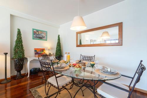 Facilities, Host Wise - Homely Large Flat - Balcony in Costa