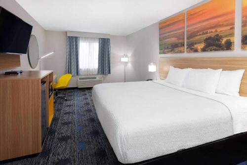 Days Inn by Wyndham Wooster - image 6