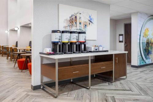 Hampton Inn & Suites Muncie - image 14