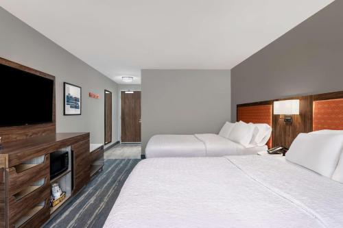 2 queen beds