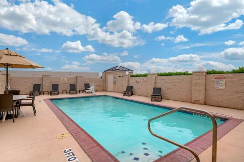 Comfort Inn and Suites Odessa - image 11
