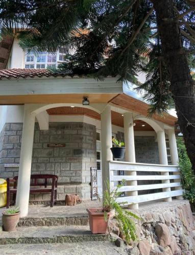 Guesthousejane Villa & Apartments in เนวาชา