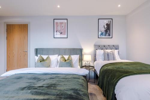 Designer Central Home in Leeds Sleeps 5