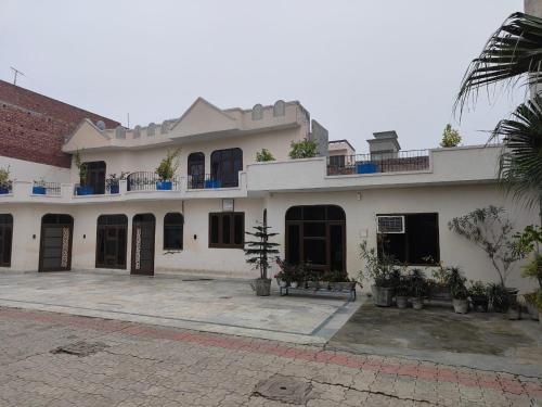 B&B Amritsar - JS Farm Inn (By The Palm Tree - Family Stay) - Bed and Breakfast Amritsar