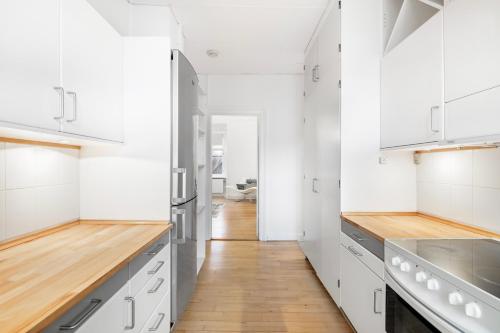 Kitchen, Come Stay - With Family or Friends in the heart of Aarhus near Ana Frugt & Grønt