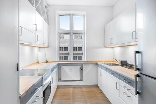 Kitchen, Come Stay - With Family or Friends in the heart of Aarhus near Ana Frugt & Grønt
