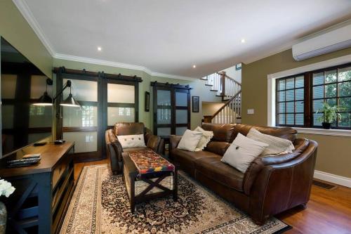 Character Stay across Swan Lake Nature Sanctuary