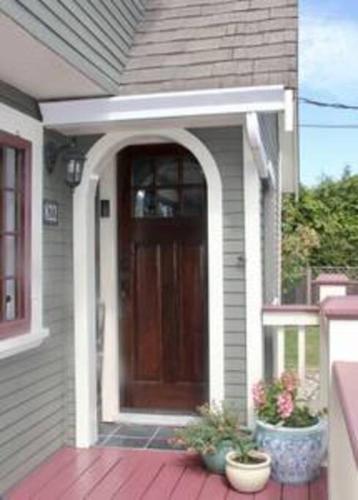 Character Stay across Swan Lake Nature Sanctuary