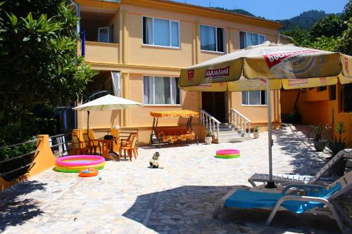 Dārzs, Guest House Lazika in Sarp