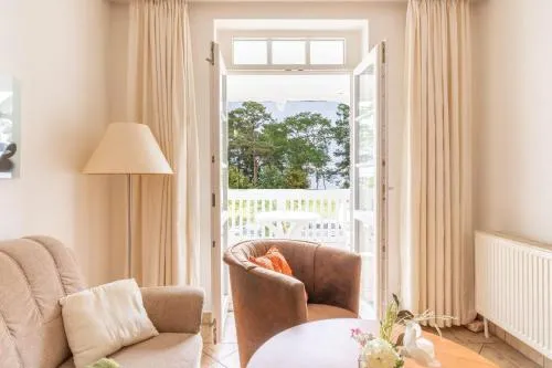 Fewo-8-Aparthotel-Binz-direkt-an-der-Strandpromenade-mit-Meerblick-und-Balkon in Binz, Deutschland