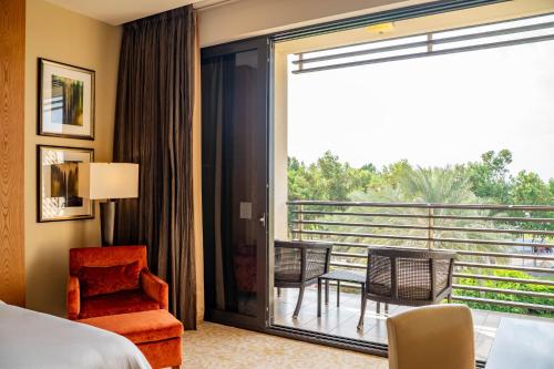 1 Bedroom Junior Suite, 1 King, Golf view, Balcony