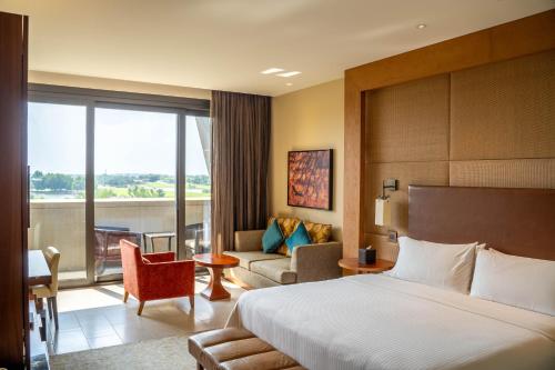 Deluxe Room, 1 King, Golf view, Balcony