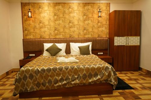 Club Room image 10