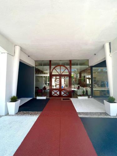 Bejárat, Hotel Peninsula in Peninsula