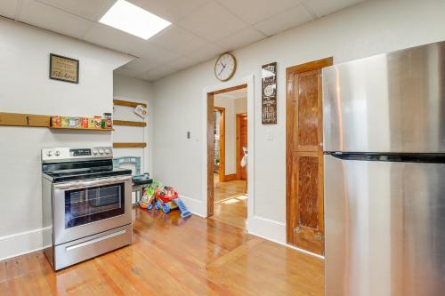 Charming Tannersville Home with Fire Pit and Deck! in Tannersville, USA