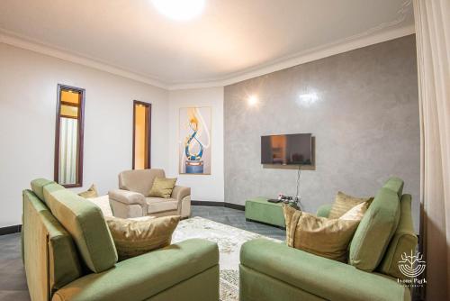 Lyons Park Apartments. photo 1