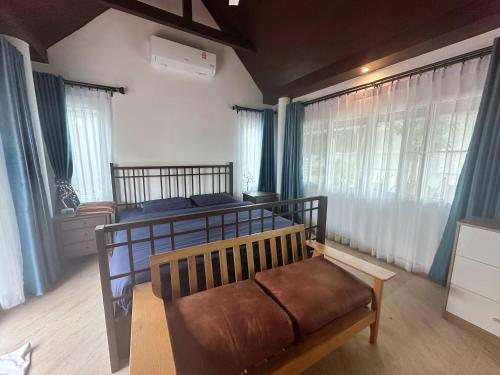 1 king bed, 1 sofa bed