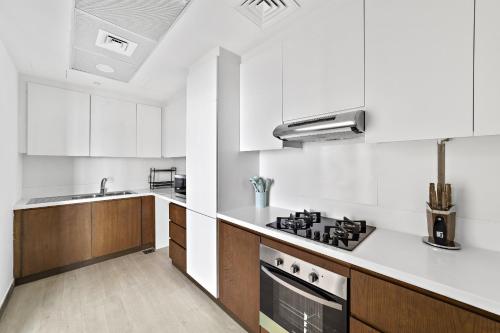 VayK - Bright 4BD Penthouse with Spacious Terrace - main image