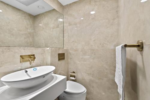 VayK - Bright 4BD Penthouse with Spacious Terrace - image 12