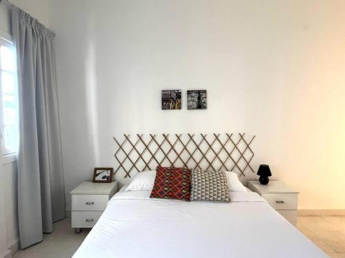 Sunlit 2BR apt on MarMikhael Stairs - image 13