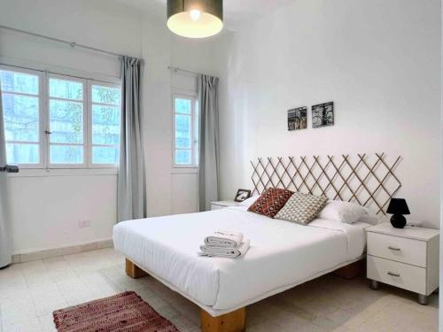 Sunlit 2BR apt on MarMikhael Stairs - image 11