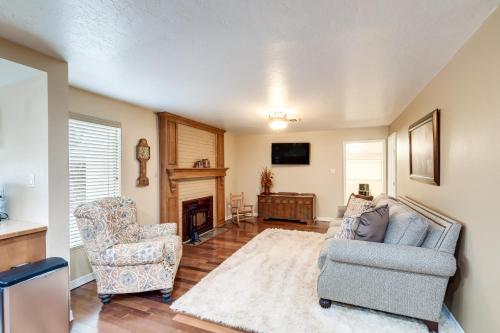 Peaceful Artesia Vacation Rental with Orchard Views! in 阿蒂西亞