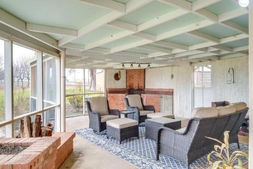 Peaceful Artesia Vacation Rental with Orchard Views! in 阿蒂西亞