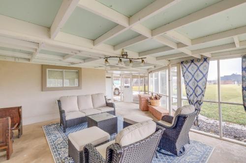 Peaceful Artesia Vacation Rental with Orchard Views! in 阿蒂西亞