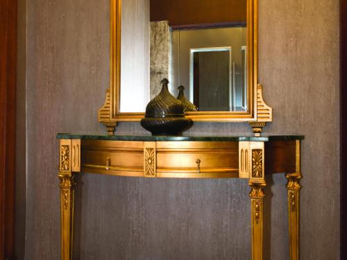 Blueway Hotel Historical - image 3