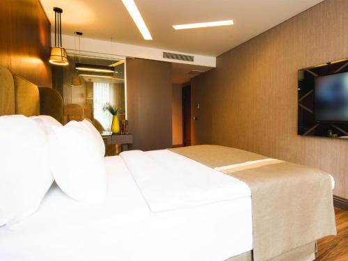 Blueway Hotel Historical - image 12