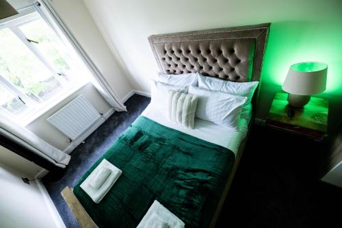 Pristine Relocation 3-Bed House in London - image 7